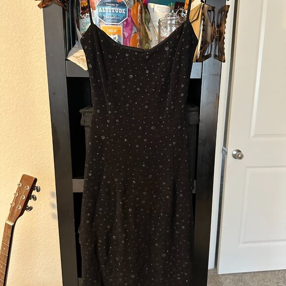 Backless Black Gown - Picture 1 of 7